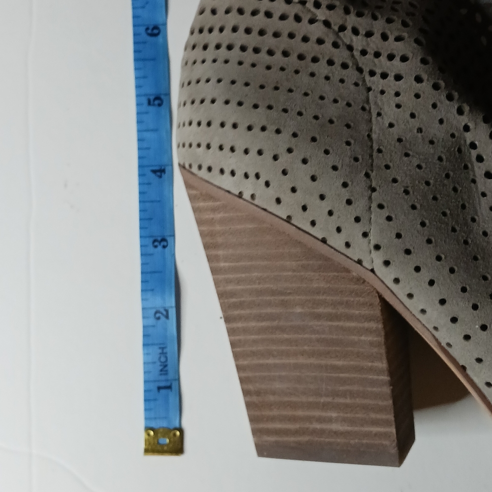 VINCE CAMUTO - Picture 5 of 5
